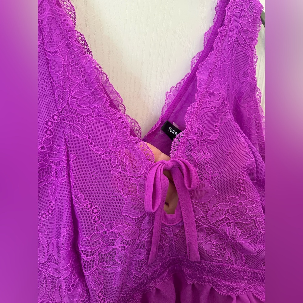 💜TORRID Lace Deep V Babydoll in Violet - Picture 6 of 10